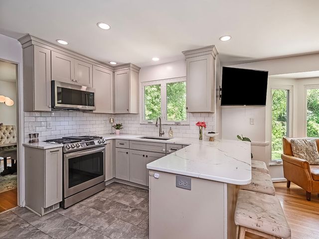 724 Scrubgrass ROAD, Mt Lebanon, PA 15243