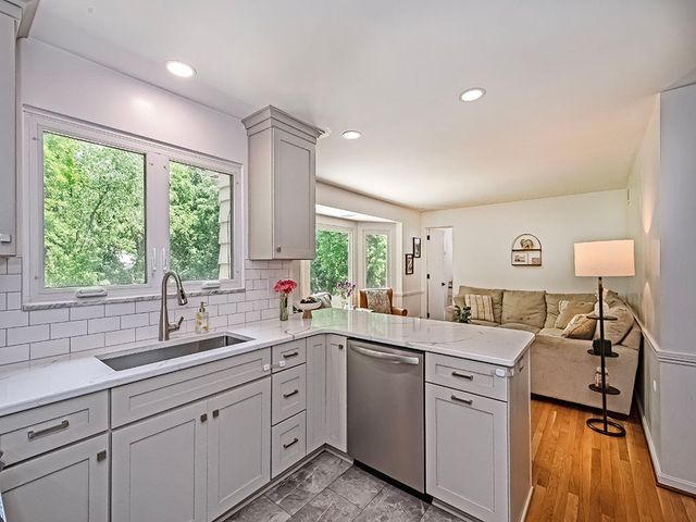 724 Scrubgrass ROAD, Mt Lebanon, PA 15243