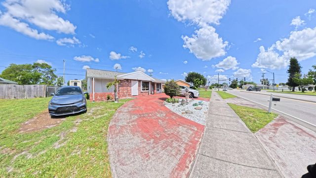 372 NW Airoso Boulevard, Port St. Lucie, Port St Lucie, FL 34983