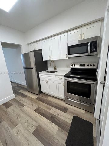 571 NE 67th 3, Miami, FL 33138