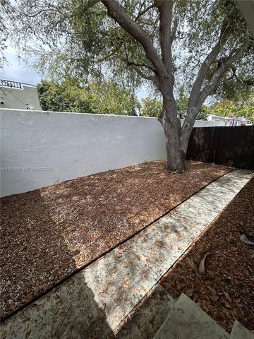 571 NE 67th 3, Miami, FL 33138