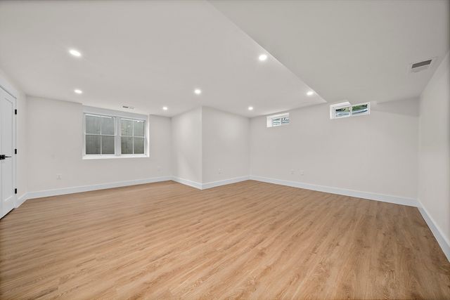 11 Jasset St 11, Newton, MA 02458