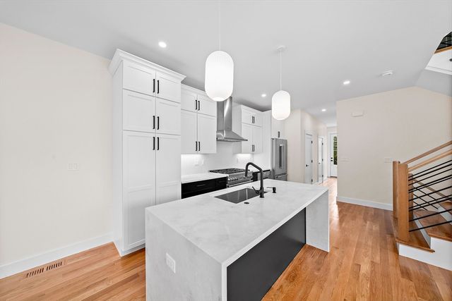 11 Jasset St 11, Newton, MA 02458