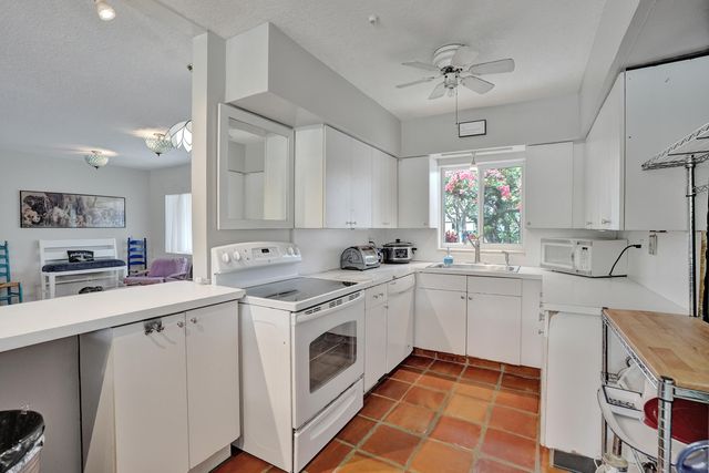 3560 Lloyd Drive, Oakland Park, FL 33309
