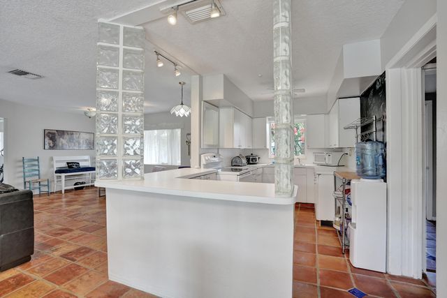 3560 Lloyd Drive, Oakland Park, FL 33309
