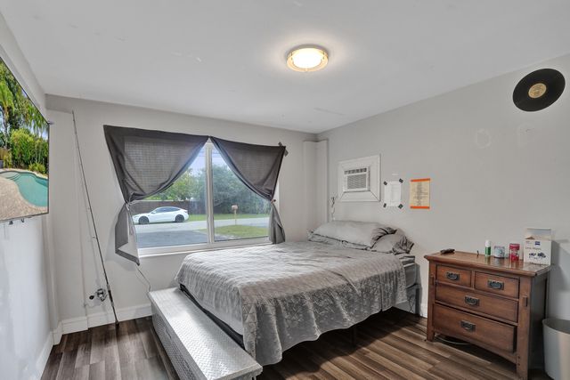 3560 Lloyd Drive, Oakland Park, FL 33309
