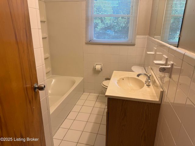 5301 Adkins Rd, Louisville, KY 40219