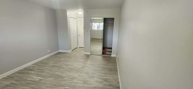1910 W HATHERLEIGH Court 2D, Mount Prospect, IL 60056