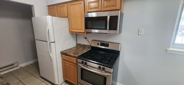 1910 W HATHERLEIGH Court 2D, Mount Prospect, IL 60056