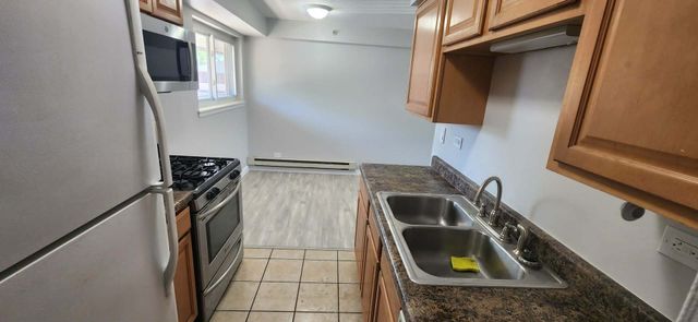 1910 W HATHERLEIGH Court 2D, Mount Prospect, IL 60056