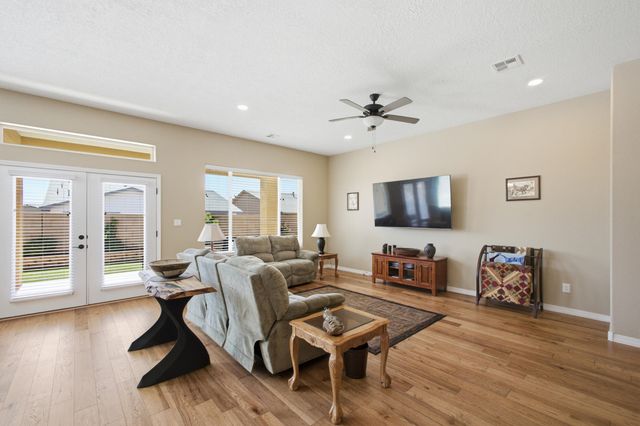 520 Pecos River Road SW, Los Lunas, NM 87031