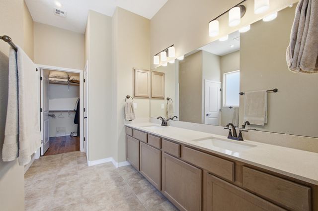 520 Pecos River Road SW, Los Lunas, NM 87031