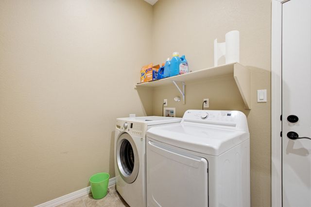 520 Pecos River Road SW, Los Lunas, NM 87031