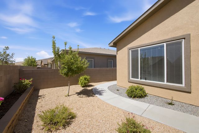 520 Pecos River Road SW, Los Lunas, NM 87031