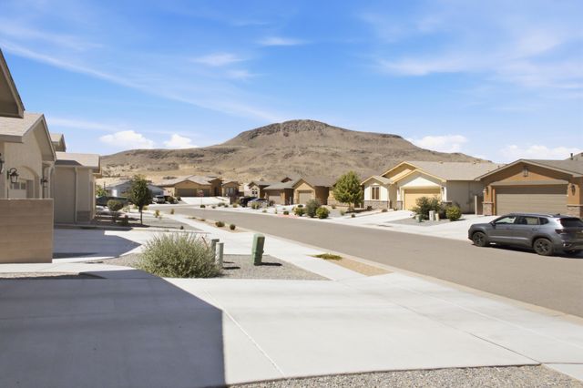 520 Pecos River Road SW, Los Lunas, NM 87031