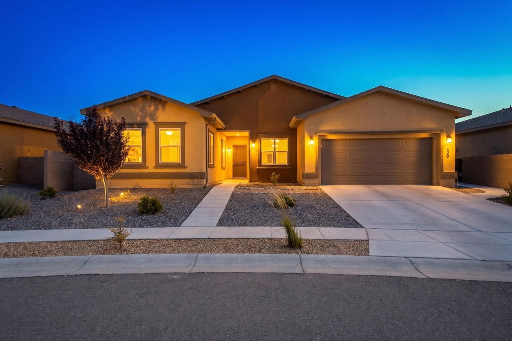 520 Pecos River Road SW, Los Lunas, NM 87031