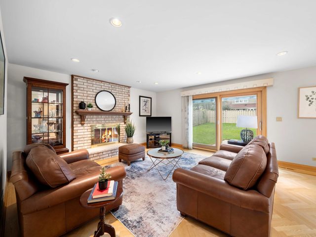 2334 Phillips Drive, Glenview, IL 60026