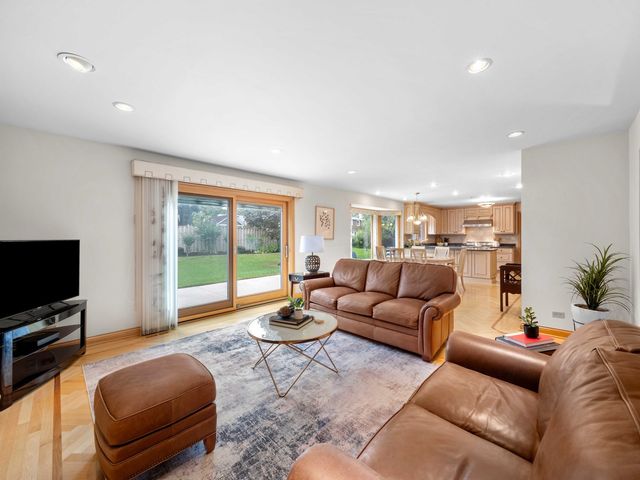 2334 Phillips Drive, Glenview, IL 60026