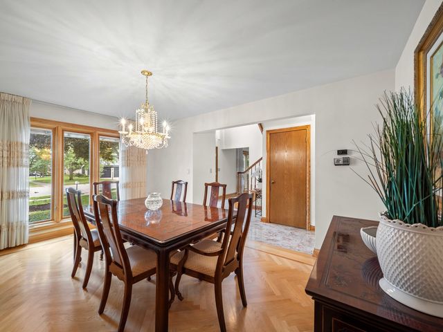 2334 Phillips Drive, Glenview, IL 60026