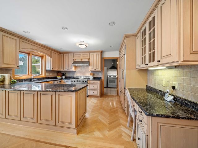 2334 Phillips Drive, Glenview, IL 60026
