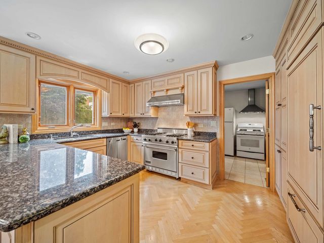 2334 Phillips Drive, Glenview, IL 60026