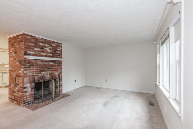 214 Winding Pond Road, Londonderry, NH 03053