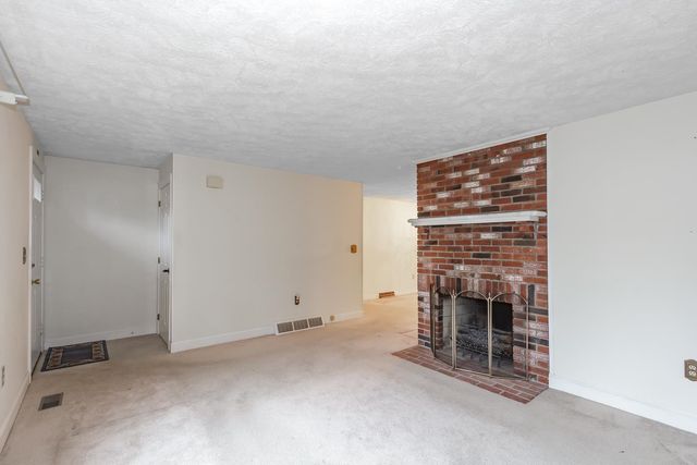 214 Winding Pond Road, Londonderry, NH 03053