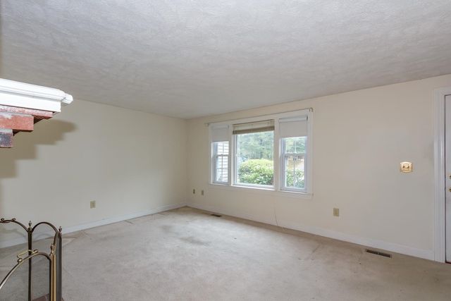 214 Winding Pond Road, Londonderry, NH 03053