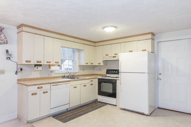 214 Winding Pond Road, Londonderry, NH 03053