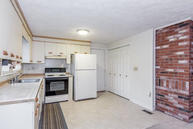 214 Winding Pond Road, Londonderry, NH 03053