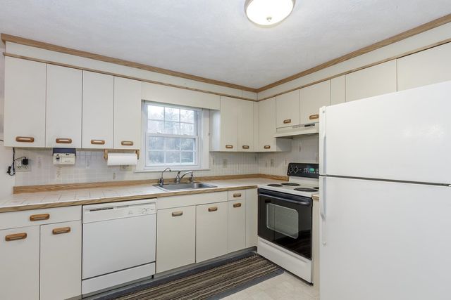 214 Winding Pond Road, Londonderry, NH 03053