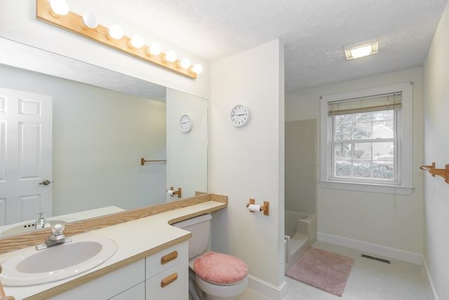 214 Winding Pond Road, Londonderry, NH 03053