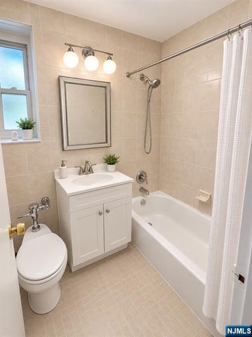 2345 Linwood Avenue 1A, Fort Lee, NJ 07024
