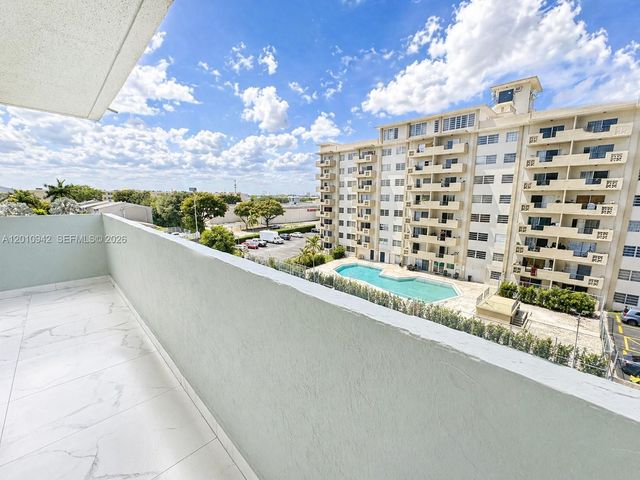 1825 W 44th Pl 501, Hialeah, FL 33012
