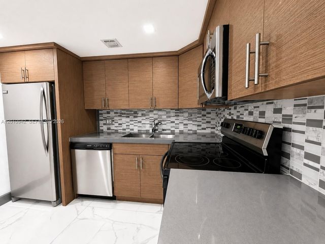1825 W 44th Pl 501, Hialeah, FL 33012