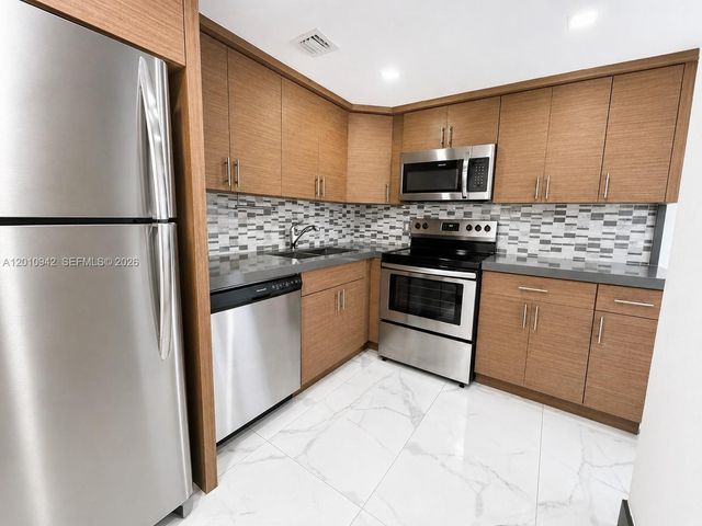 1825 W 44th Pl 501, Hialeah, FL 33012