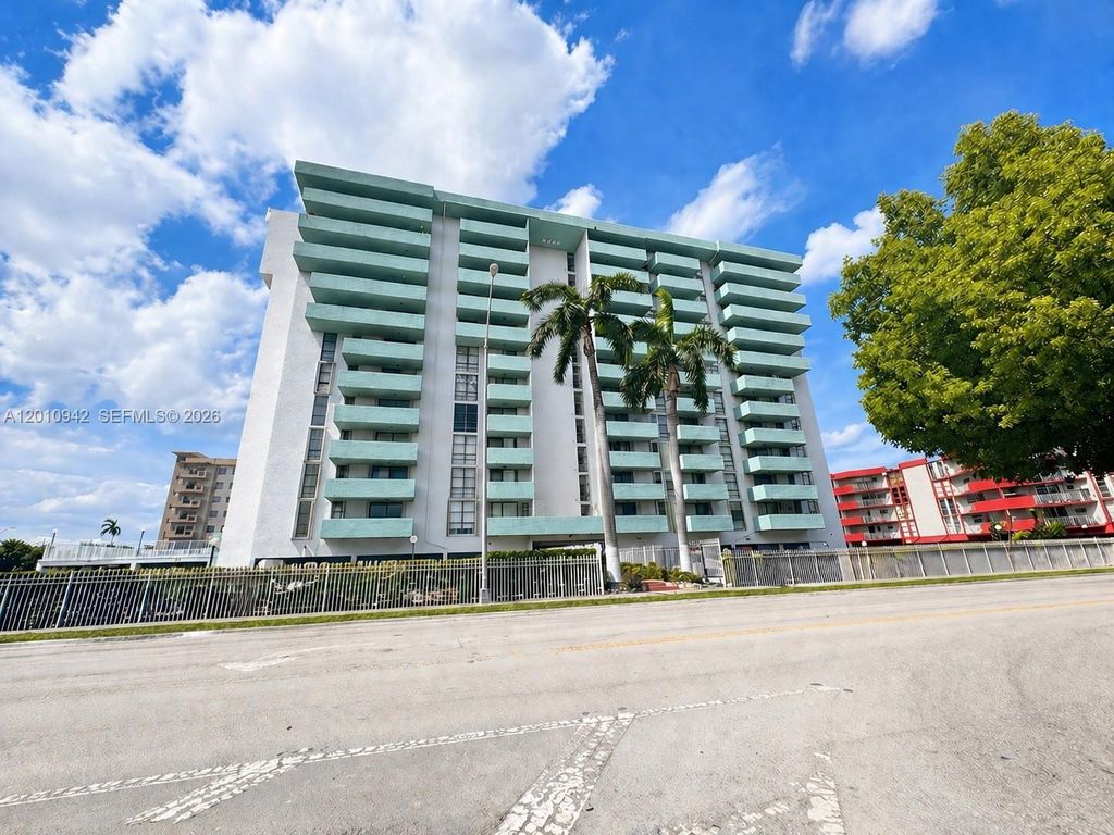 1825 W 44th Pl 501, Hialeah, FL 33012