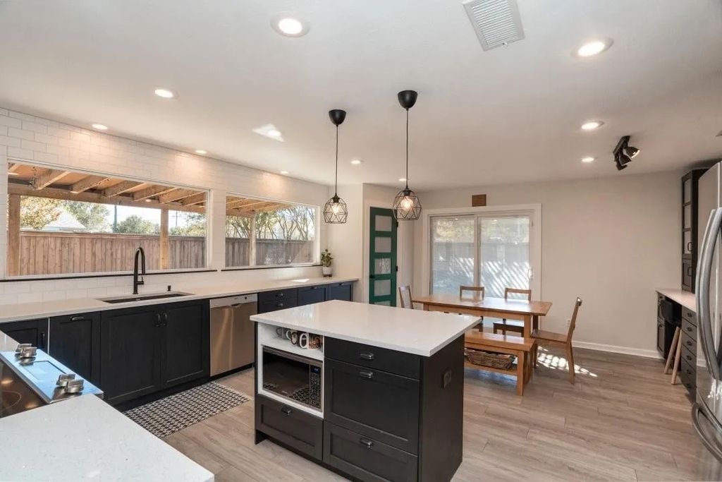 2116 Oak Brook Drive, Richardson, TX 75081