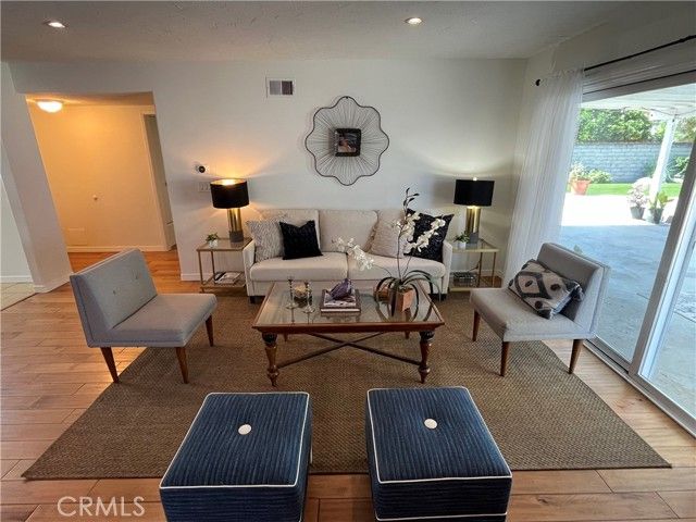 11155 Gaviota, Granada Hills (los Angeles), CA 91344