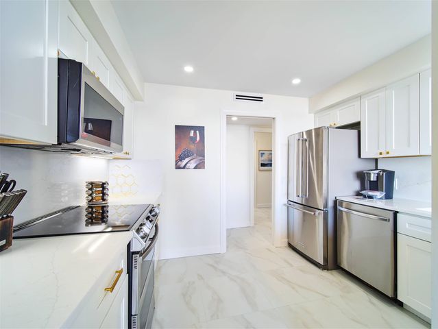 124 Lakeshore Drive 829, North Palm Beach, FL 33408