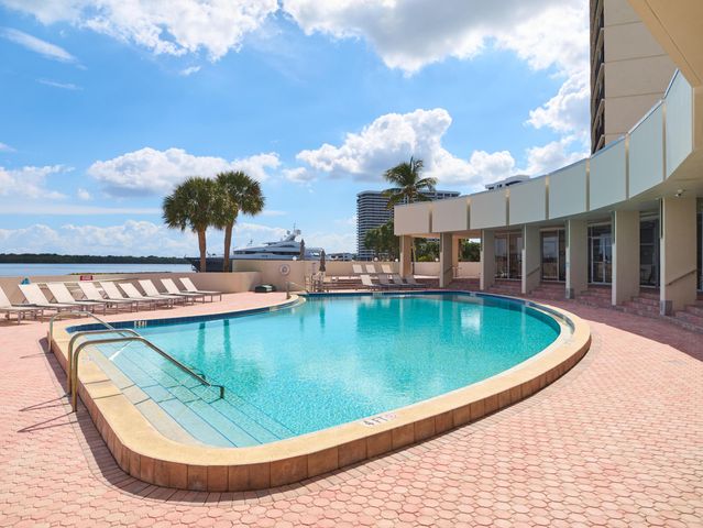 124 Lakeshore Drive 829, North Palm Beach, FL 33408