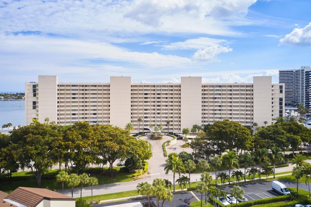 124 Lakeshore Drive 829, North Palm Beach, FL 33408