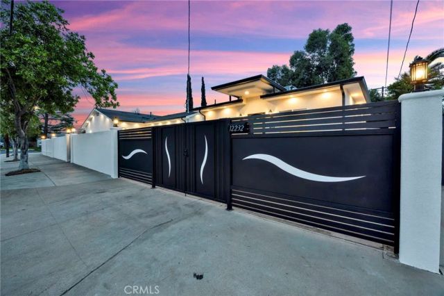 8149 Saint Clair Avenue, North Hollywood, CA 91605