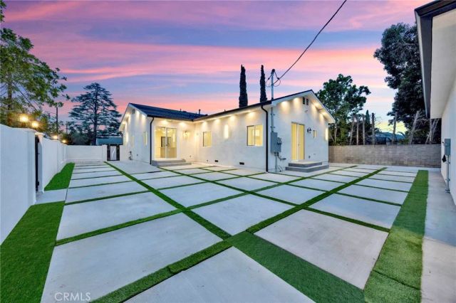 8149 Saint Clair Avenue, North Hollywood, CA 91605