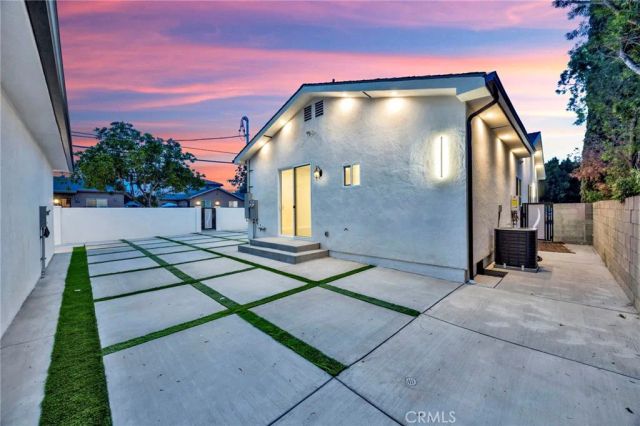 8149 Saint Clair Avenue, North Hollywood, CA 91605