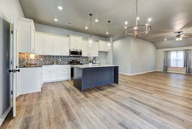 9021 NW 74th Street, Yukon, OK 73099