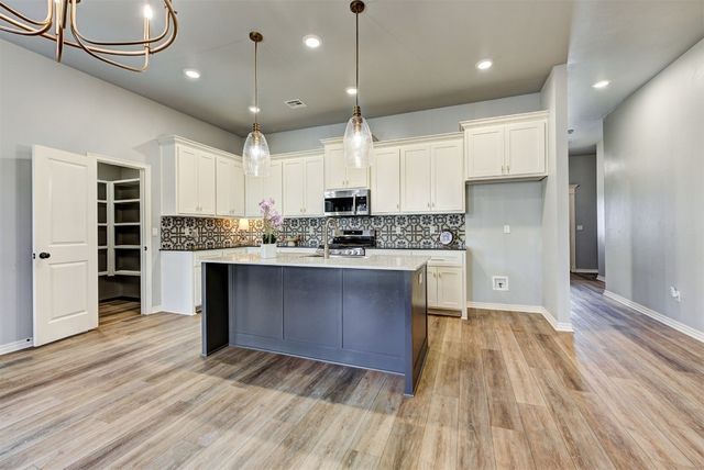 9021 NW 74th Street, Yukon, OK 73099