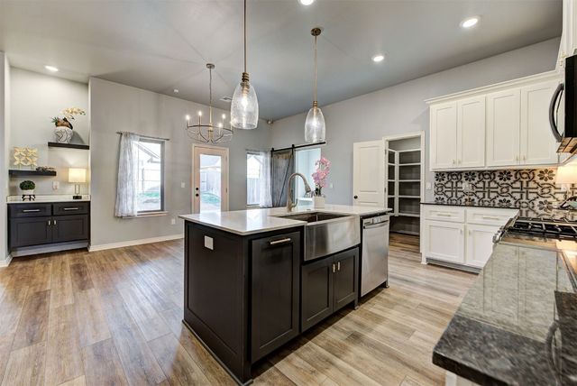 9021 NW 74th Street, Yukon, OK 73099