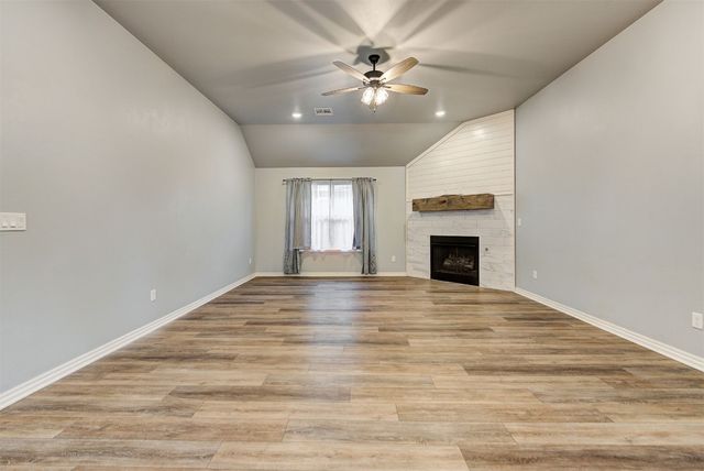 9021 NW 74th Street, Yukon, OK 73099