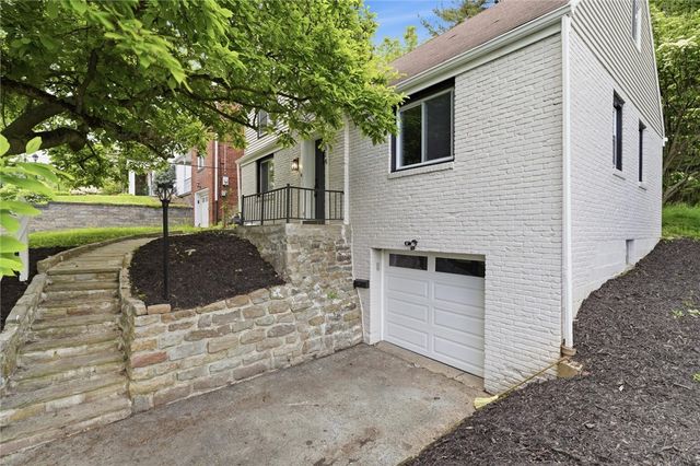 814 Fruithurst Dr, Mt Lebanon, PA 15228